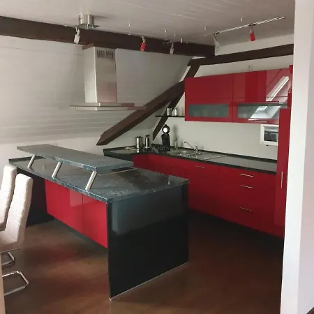 Daire Large, Modern Family-friendly 4-room Kirchheim unter Teck